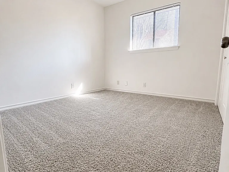407 N Plant Ave — Photo 12