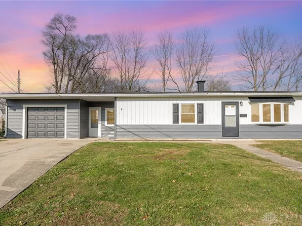 906 N Scott St, New Carlisle, OH 45344