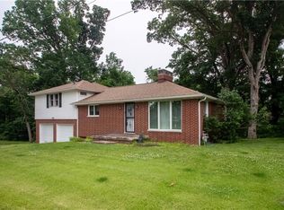 8 Kenwood Dr, Danville, IL 61832
