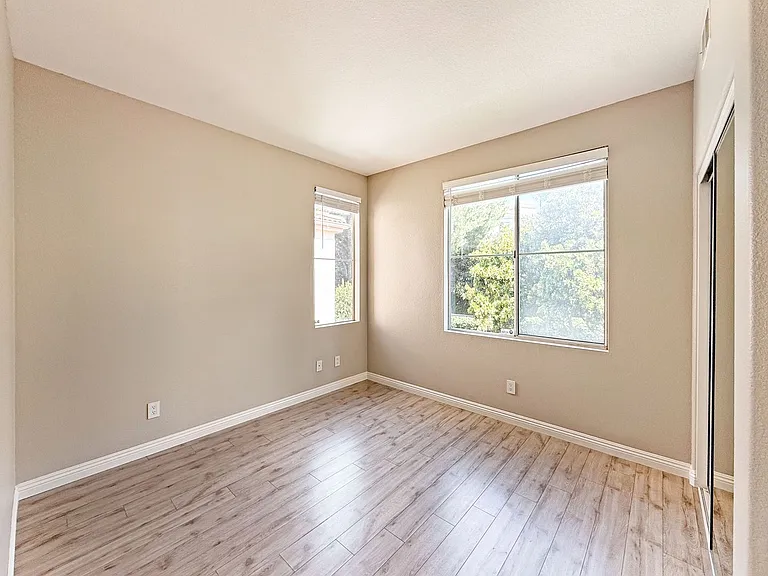 5423 Renaissance Ave — Photo 13