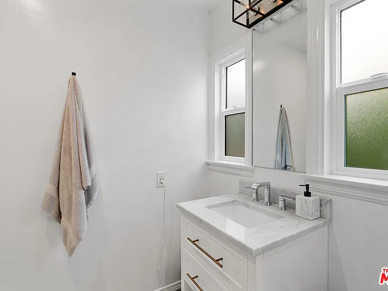8472 Oakwood Ave — Photo 14