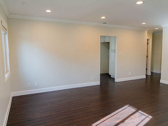 3rd image of 2109 Lynngrove Dr
