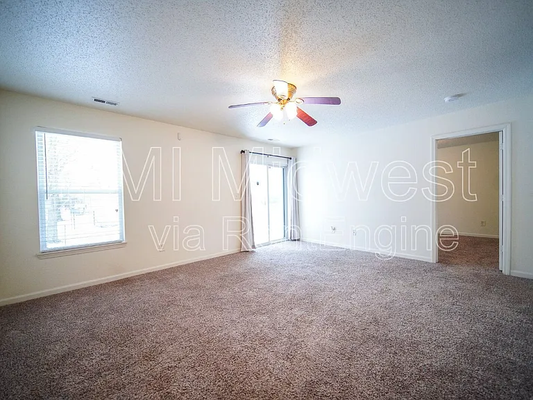 10414 Kensil St — Photo 3