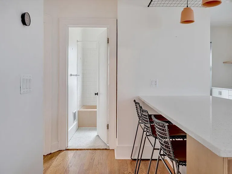 271 E Woodland St — Photo 10