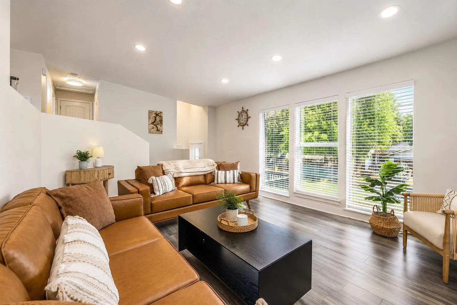 4 bed, 2.0 bath, 1550 sqft, $6,140 — Photo 1