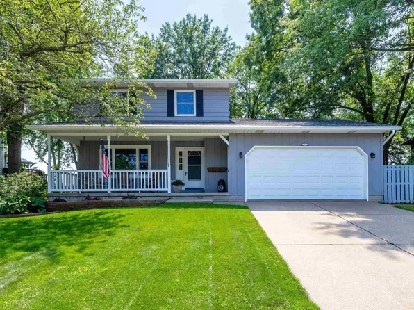 203 E Brownlie Ln, Long Grove, IA 52756