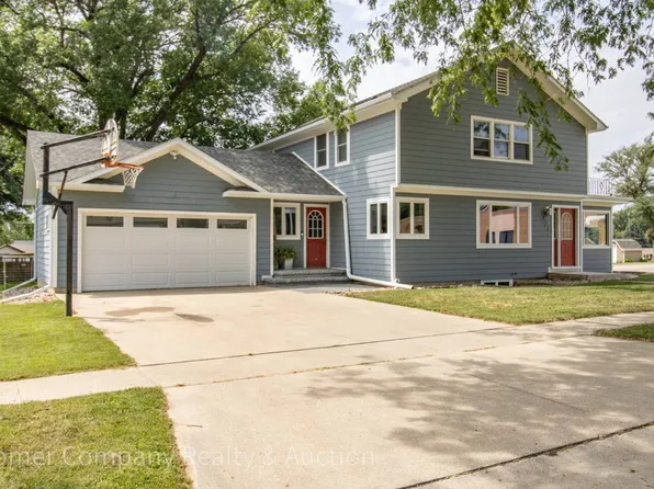 1421 Elm St, Hull, IA 51239