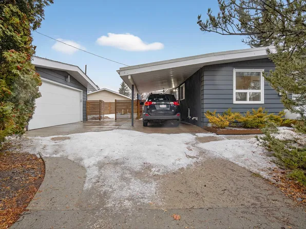 15719 89a Ave NW, Edmonton, AB T5R 4T1