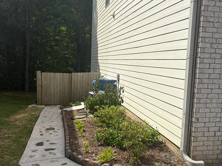 650 Collingsworth Ln — Photo 2