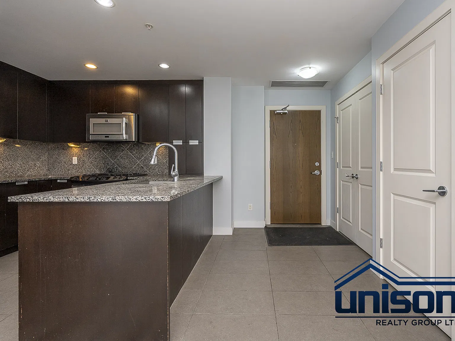 3 bed, 1155 sqft, $2,800 — Photo 2