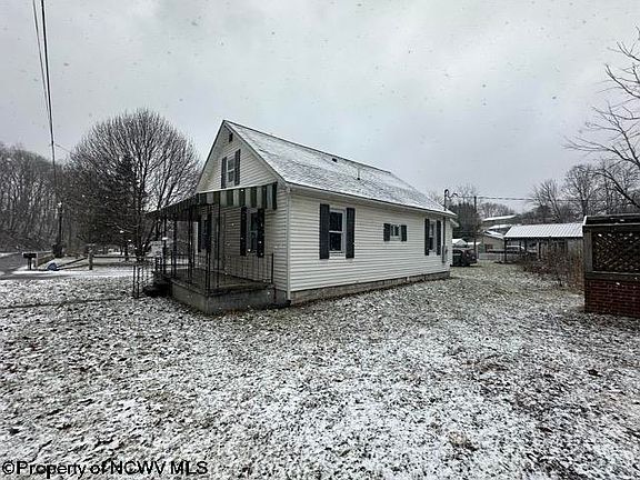 2nd image of 14 White Lamb Ln