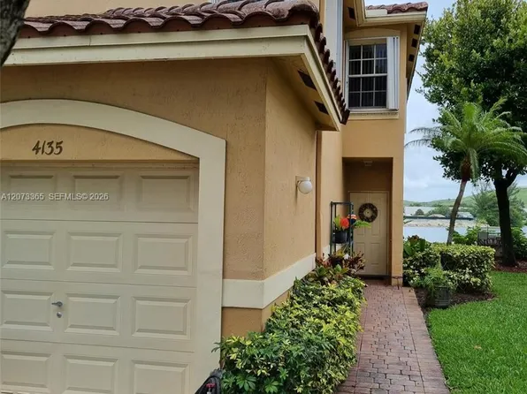 4135 Crystal Lake Dr, Pompano Beach, FL 33064