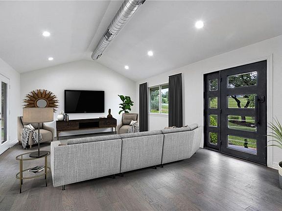 4th image of 1048 Daviot Dr