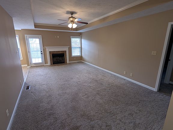 Entry / Living room