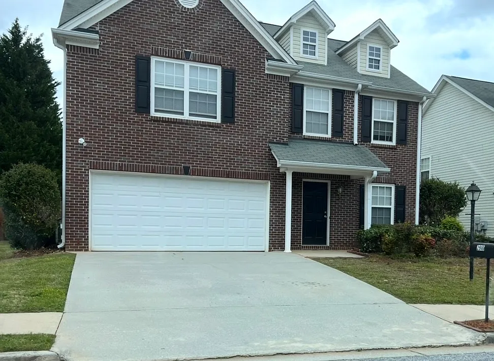 2910 Storybook Ln — Photo 1