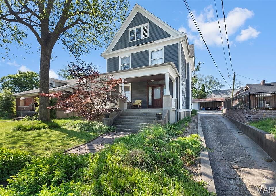 1st image of 825 Merriwether St