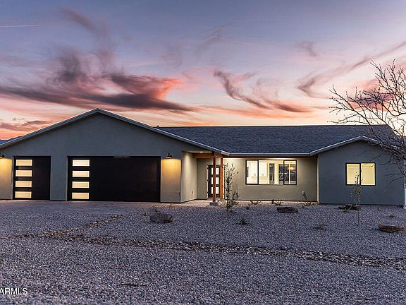 2nd image of 2002 N Arena Del Loma Rd --