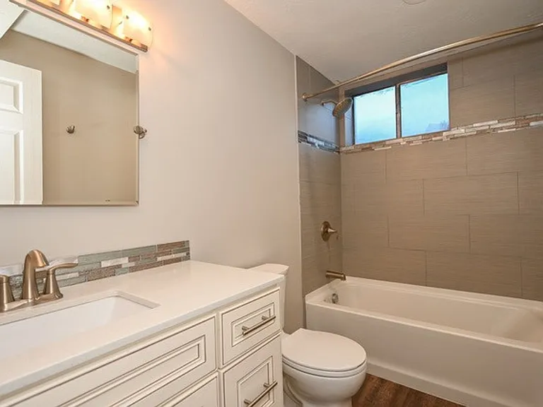 1911 W Bowling Ave #2 — Photo 10