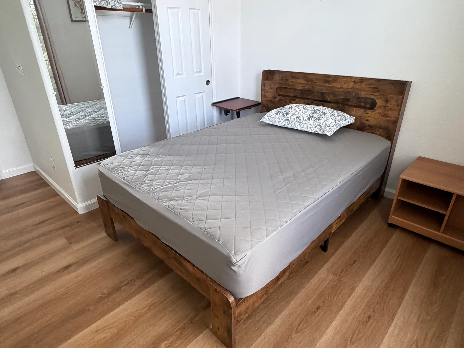 4 bed, 2295 sqft, $700 — Photo 2