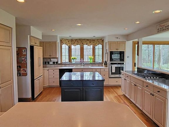 3rd image of 311 Laurel Ledges