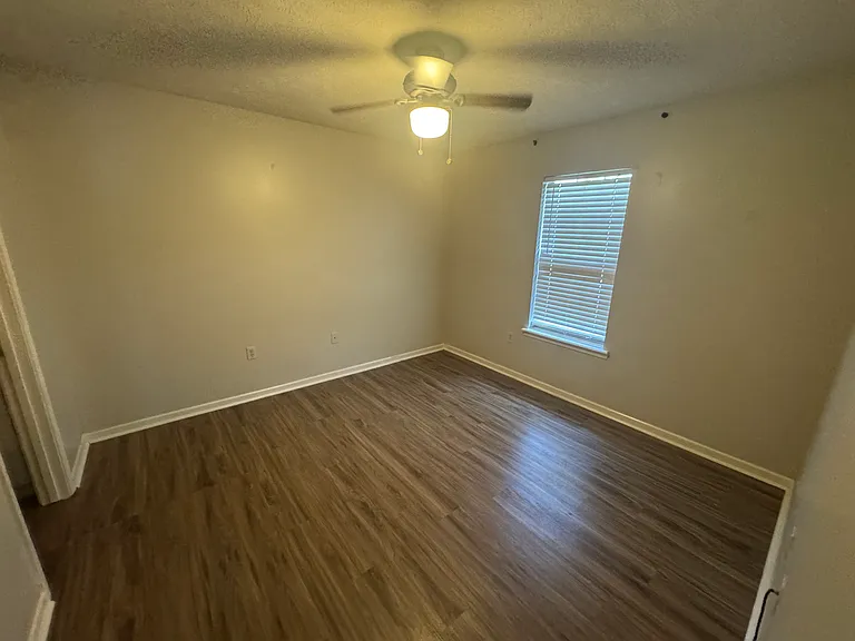 1535 Southern Hills Dr — Photo 4