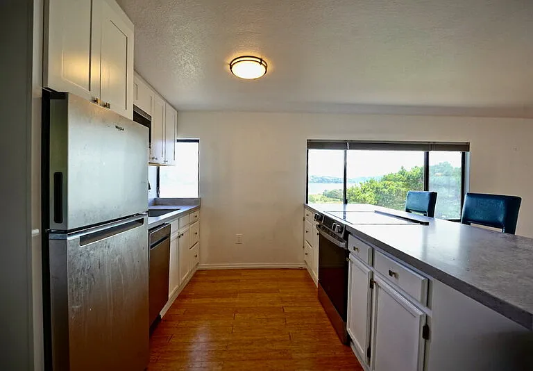 315 E Strawberry Dr #A — Photo 10