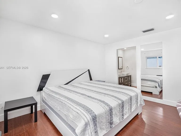 2430 SW 22nd Ter — Photo 22