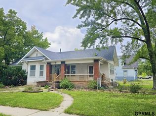 621 7th St, Fairbury, NE 68352