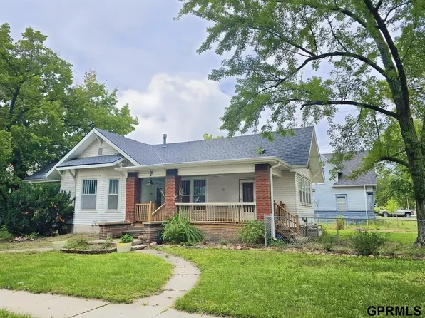 621 7th St, Fairbury, NE 68352