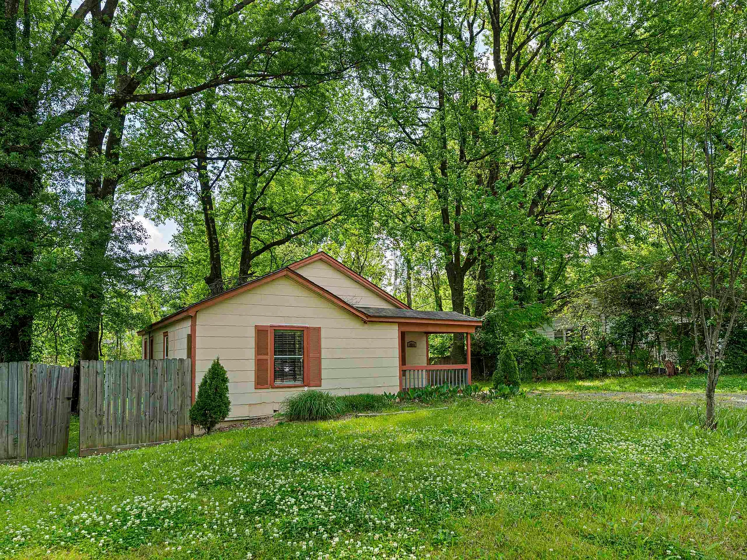3 bed, 2.0 bath, 1198 sqft, $1,500 — Photo 3