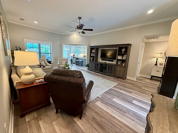 3rd image of 411 Falcon Way
