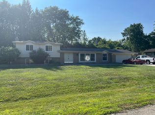 7096 Riverstone Rd, West Bloomfield, MI 48322