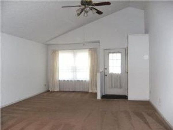 4th image of 1860 Newmarket Dr