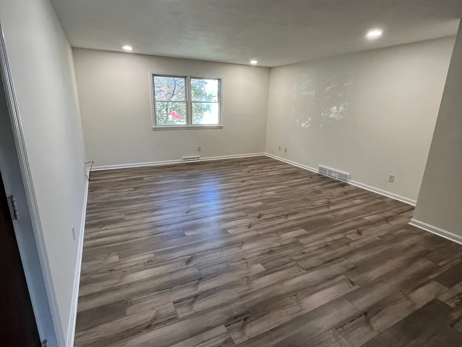 2 bed, 940 sqft, $1,200 — Photo 1