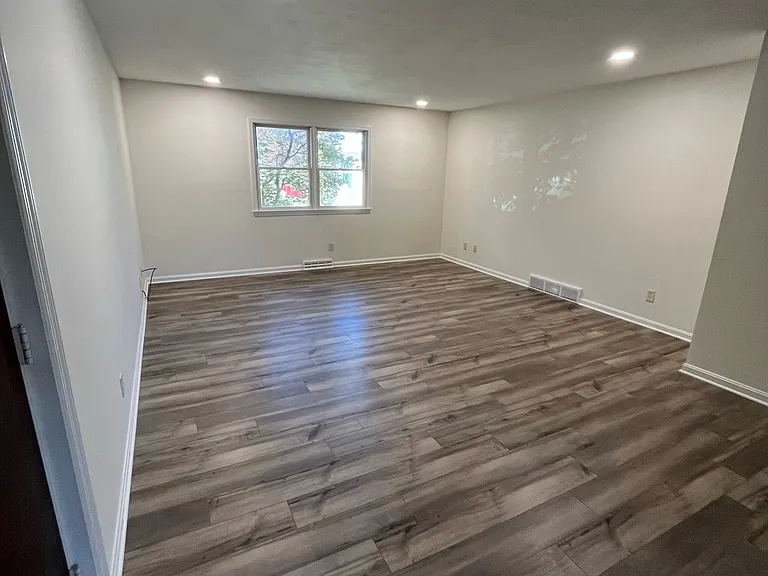 225 N Miami Ave — Photo 1
