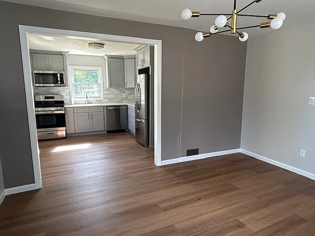 4 bed, 1228 sqft, $3,800 — Photo 3