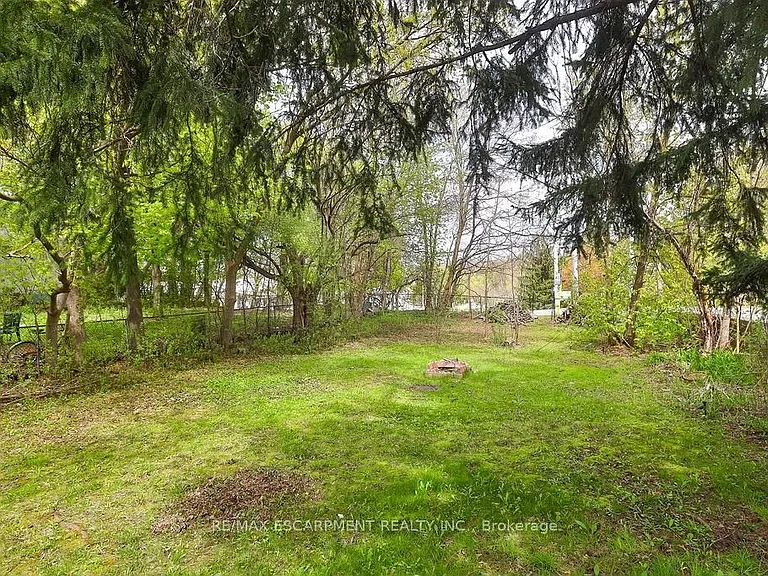 311 Queen St S — Photo 36