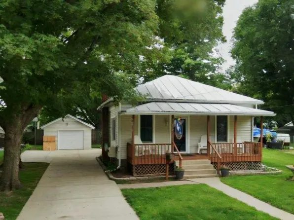 412 N Pearl St, Vicksburg, MI 49097