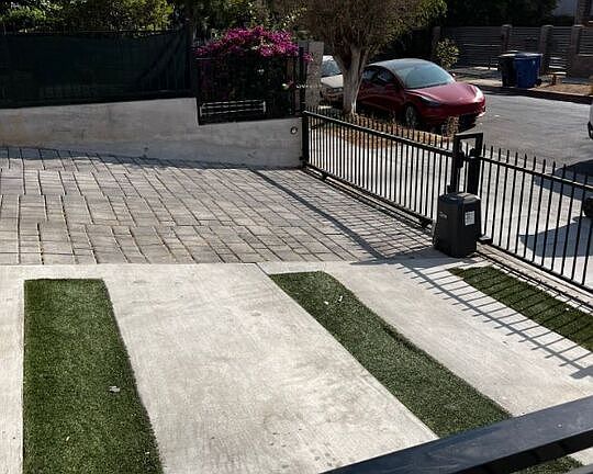 2nd image of 1222 N Alexandria Ave #1222