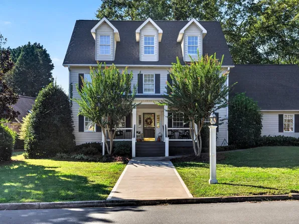215 Coburn Dr, Spartanburg, SC 29302