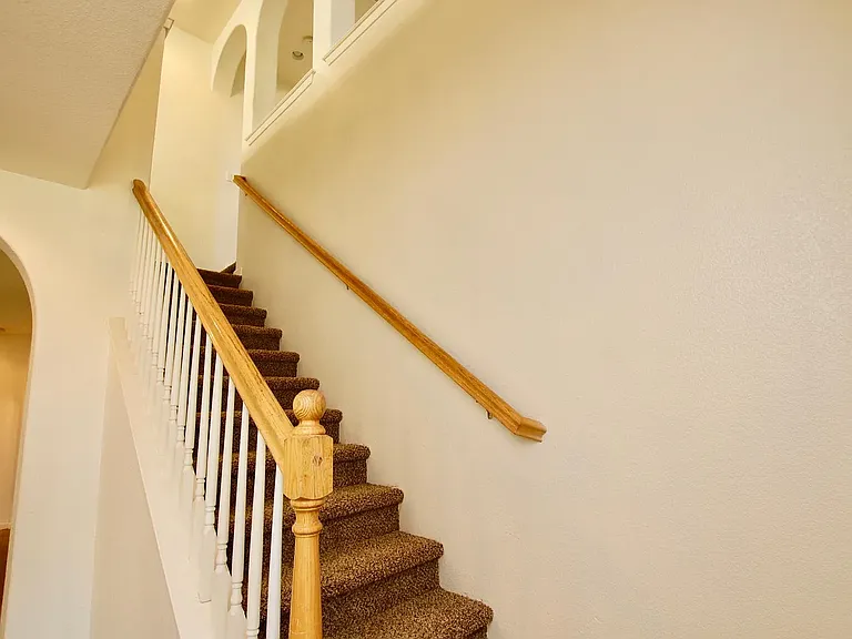 833 Round Hill Dr — Photo 15