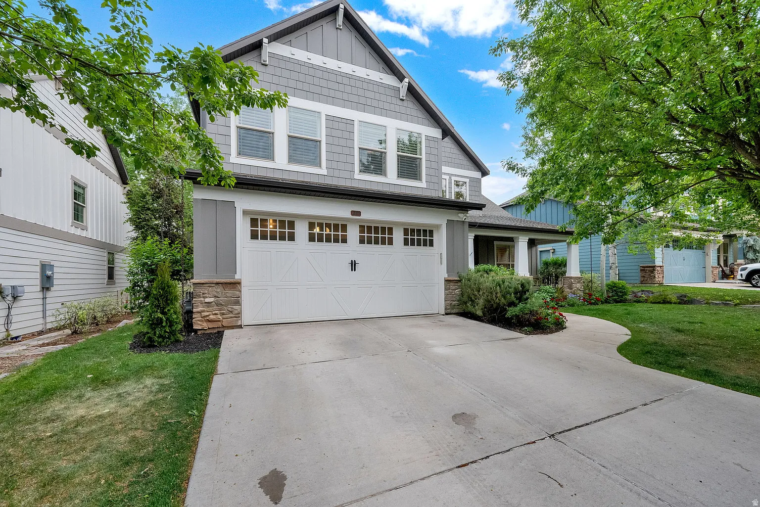 4 bed, 3.5 bath, 2695 sqft, $4,800 — Photo 1