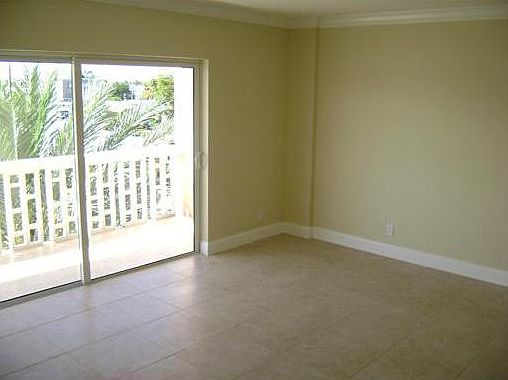 5th image of 2900 NE 30th St APT 4D