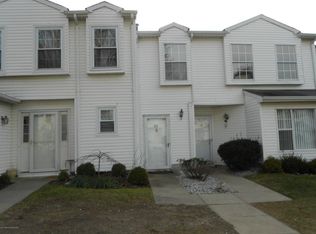 41 S Pointe Cir, Tinton Falls, NJ