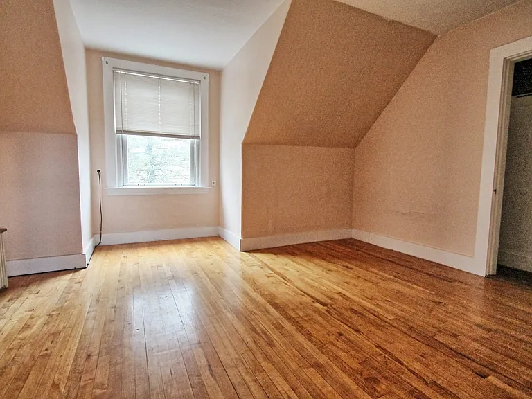 400 Court St #6 — Photo 3