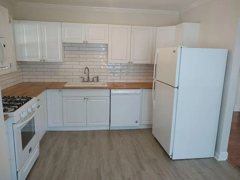 Unit 337 (left side) Kitchen