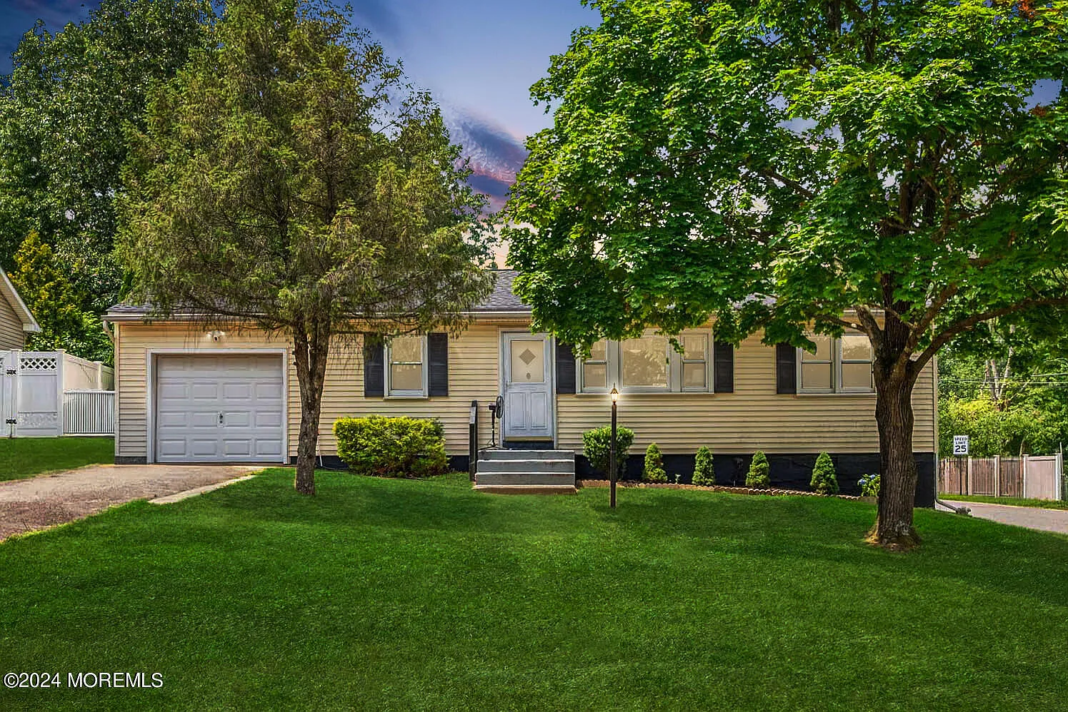 74 Pinewood Road photo 1