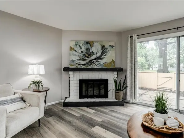 8039 Halsey St, Lenexa, KS 66215