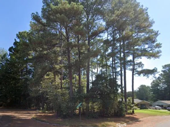 55 Westchester Dr #56, White Hall, AR 71602