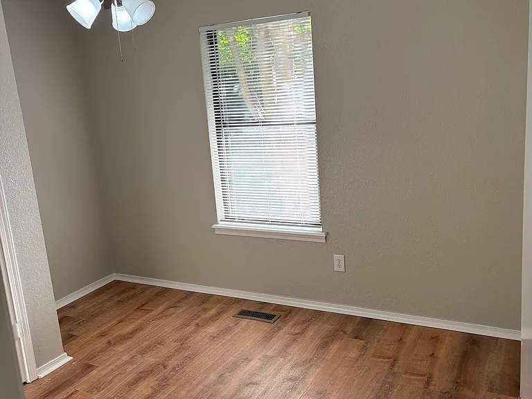6644 S Victor Ave — Photo 9